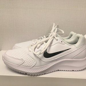 NWOT Nike Todos Running Shoes (White)